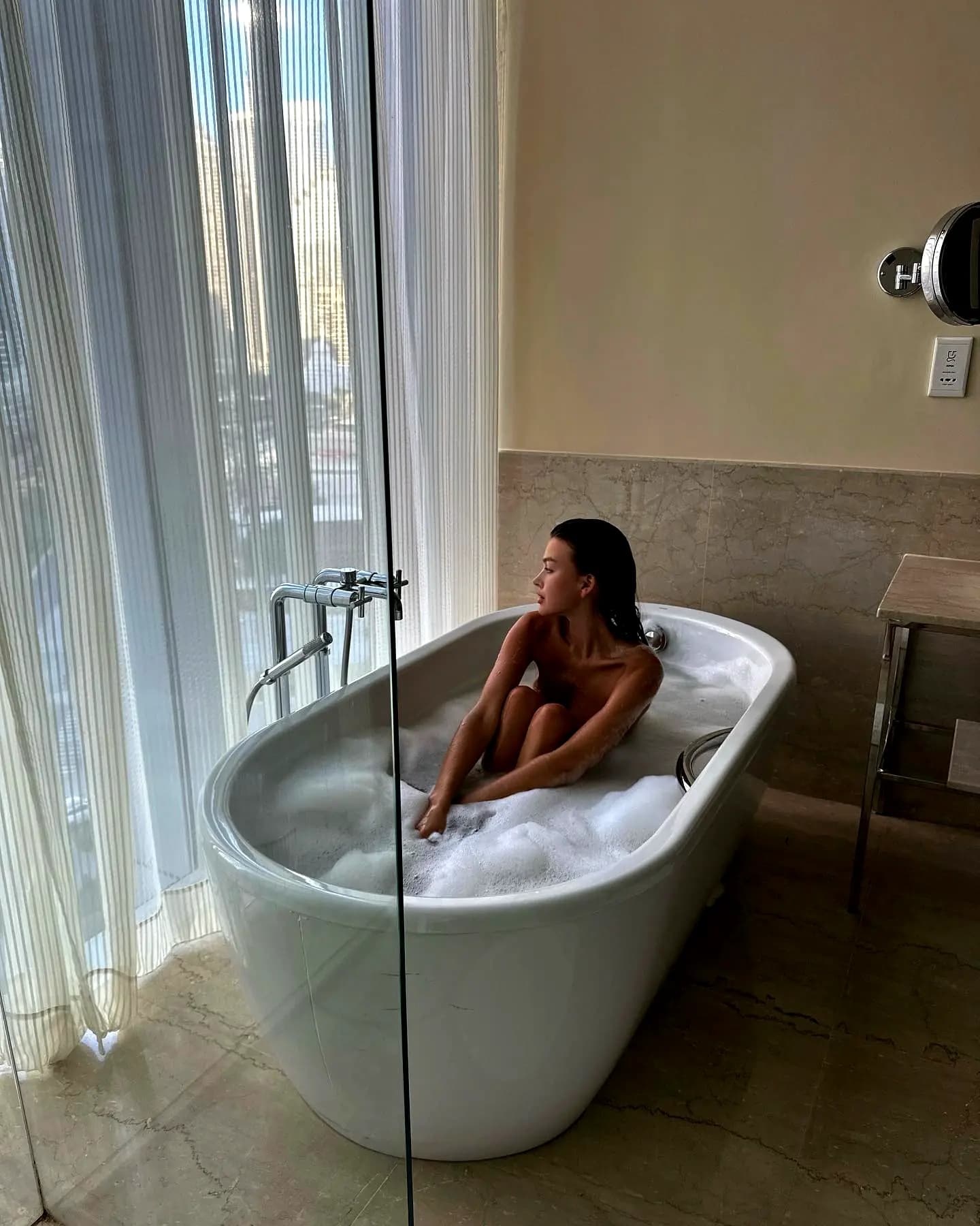 Bella 10