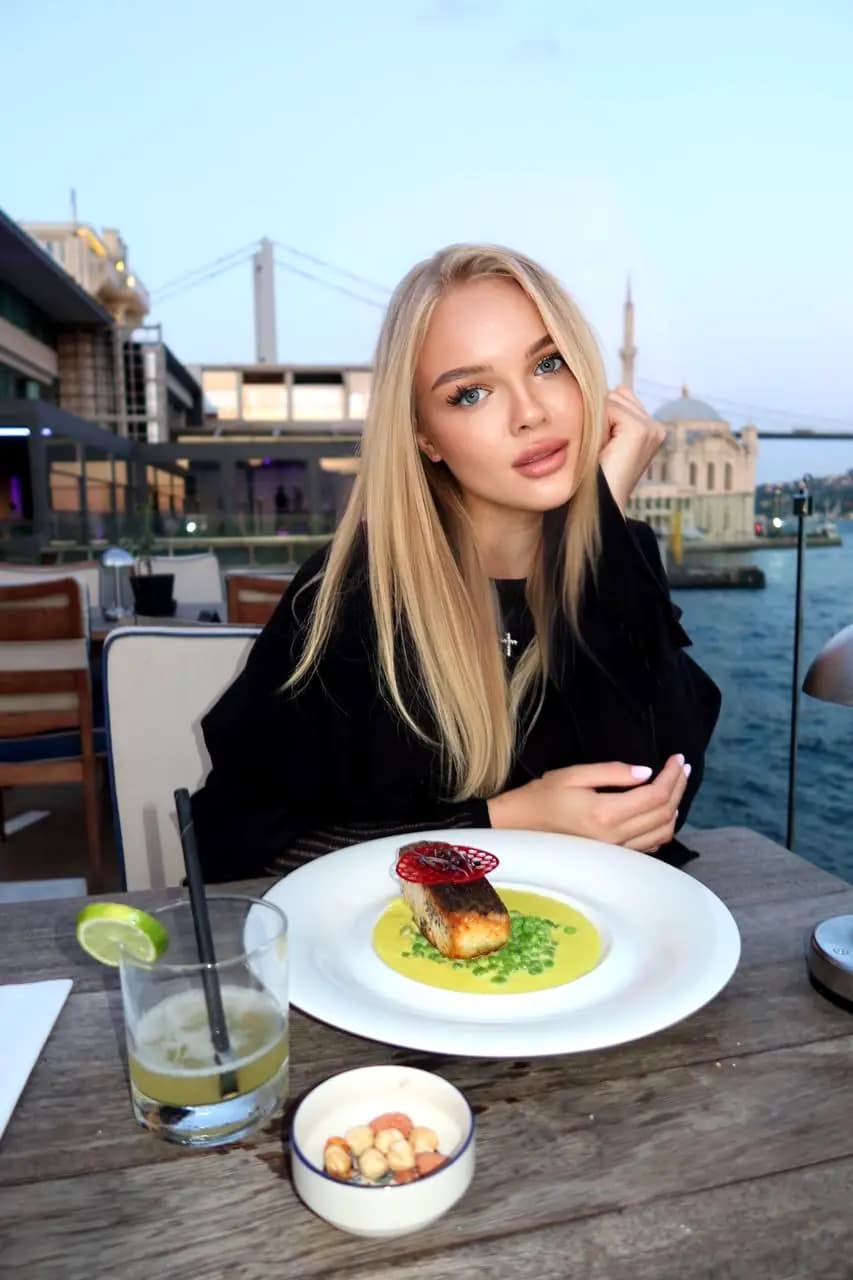 Elena 9