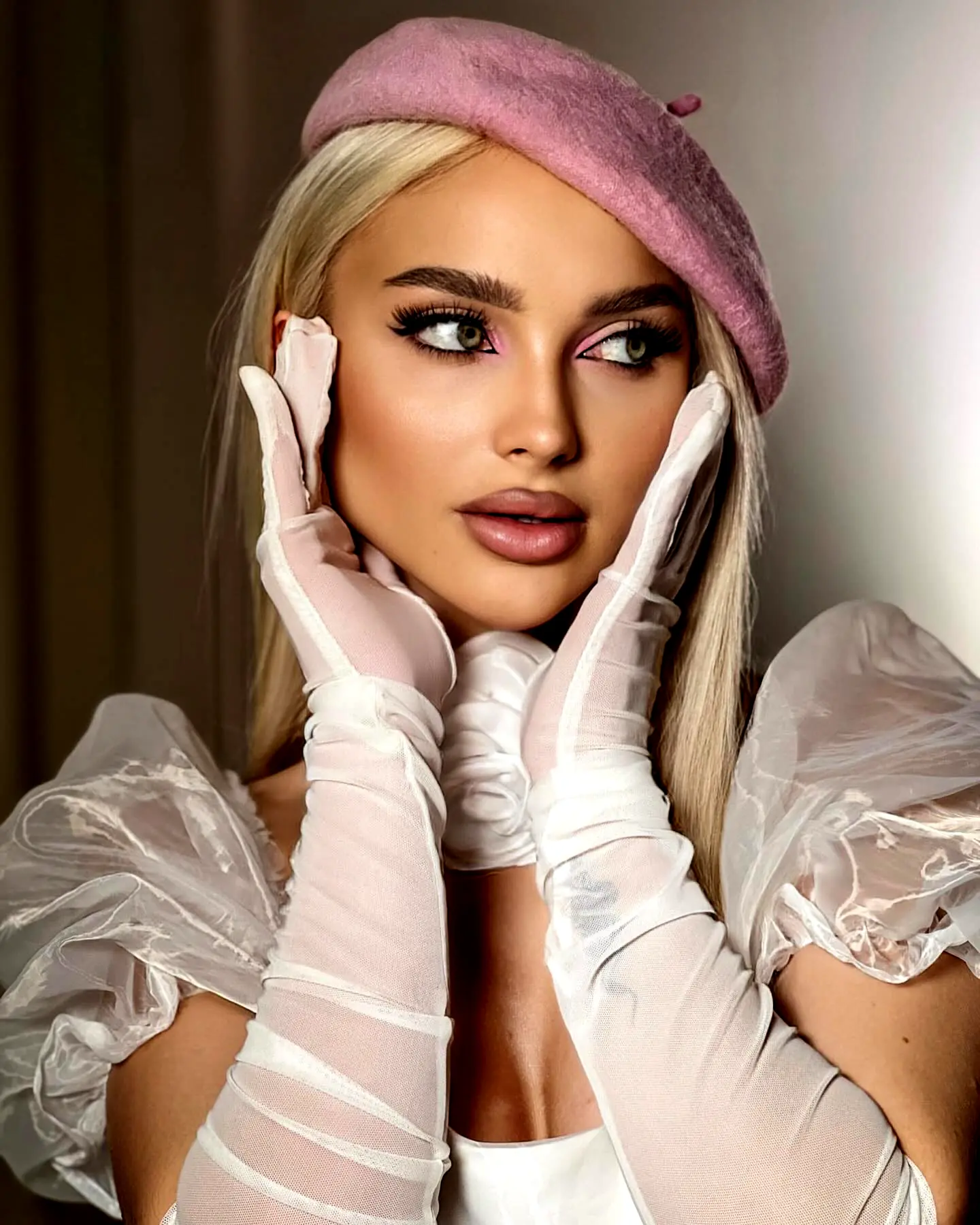 Barbie - Escorte - №3026, Height: 170, Age: 23, Weight: 45