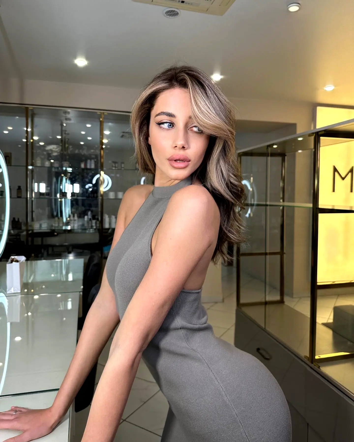 Molli - Escorte - №3095, Height: 164, Age: 23, Weight: 46