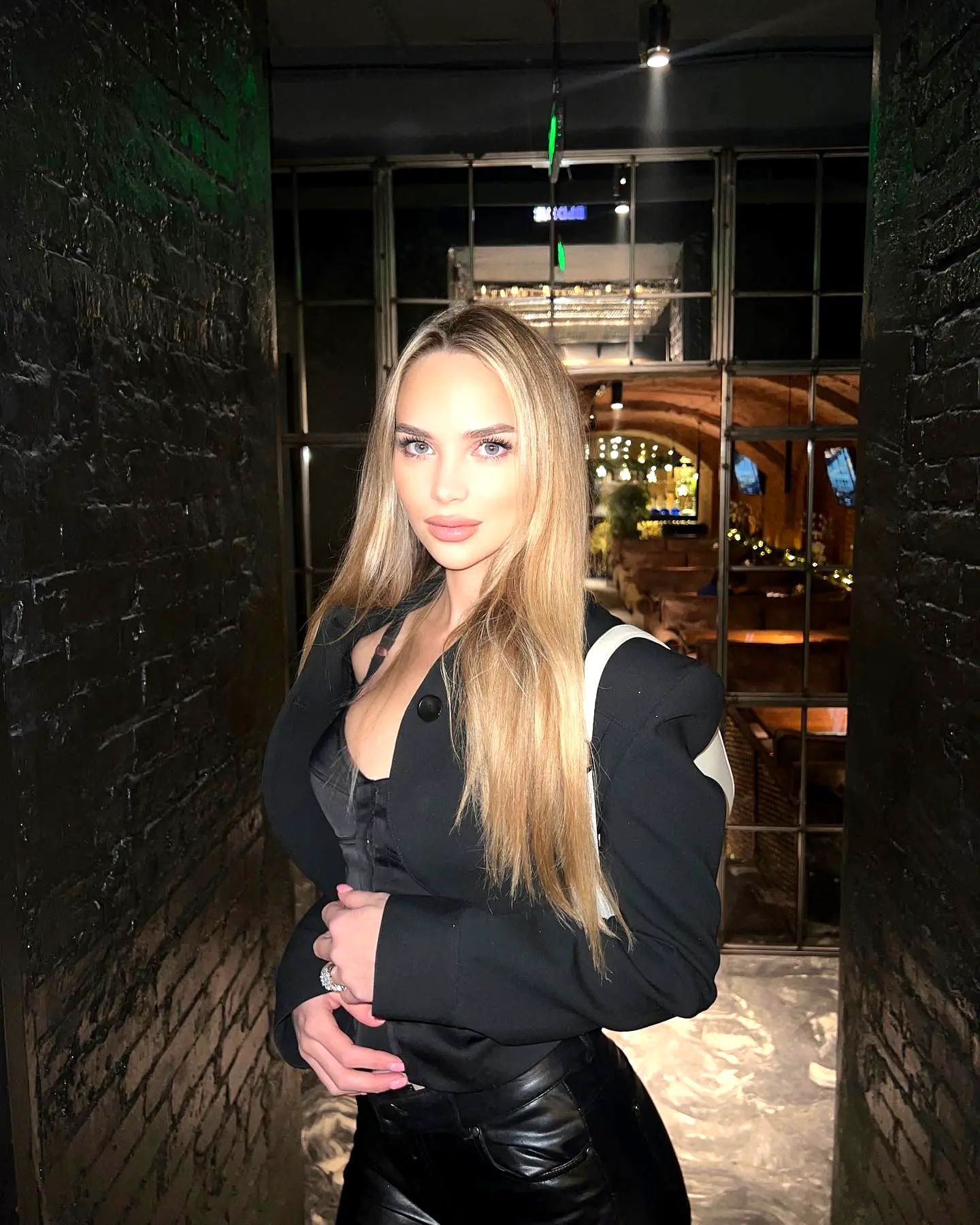 Eshlie - Escorte - №3183, Height: 164, Age: 22, Weight: 51