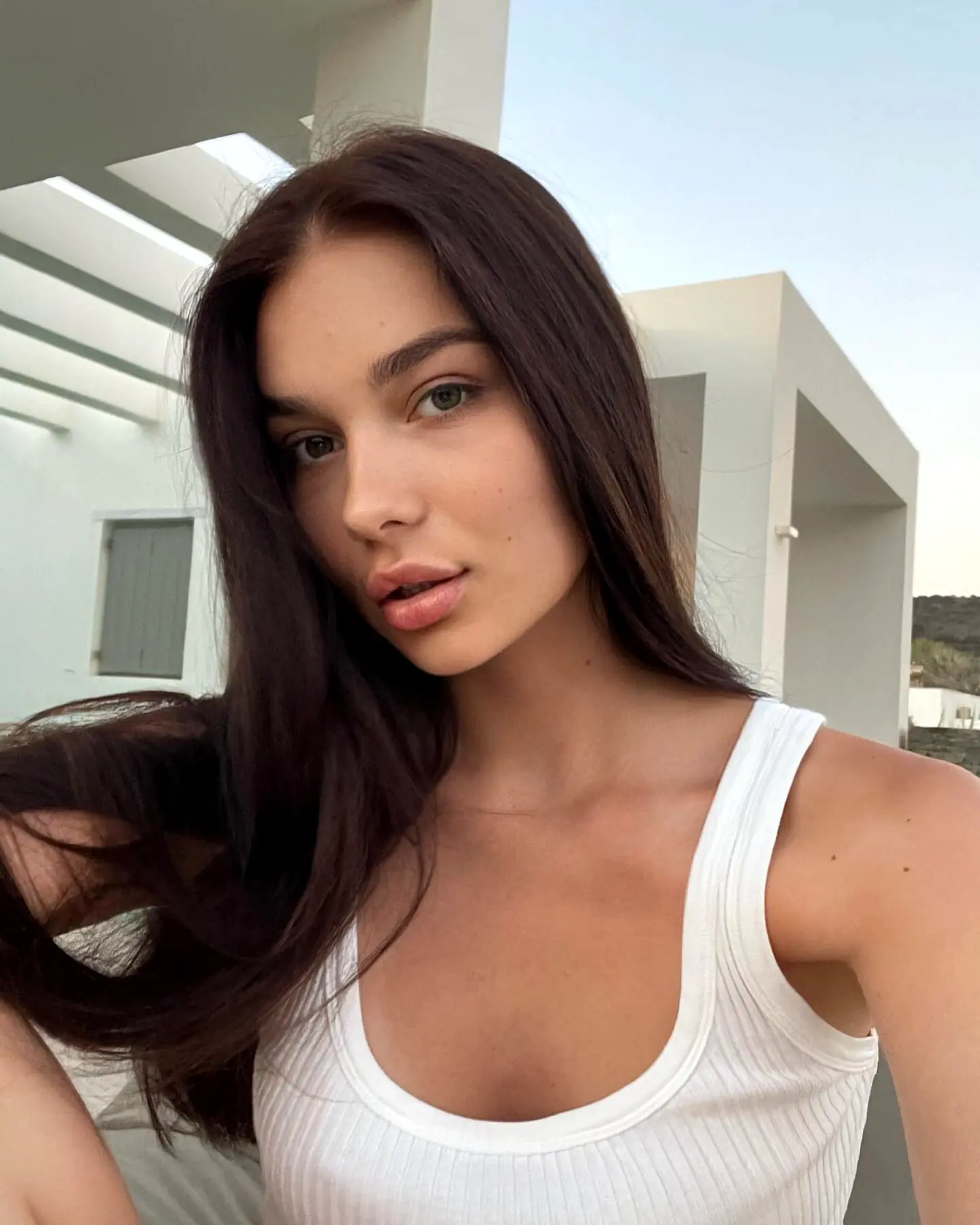 Mirella - Escorte - №3050, Height: 167, Age: 22, Weight: 50