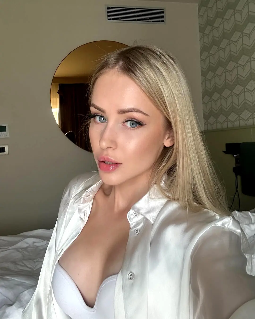 Alicia - Escorte - №3822, Height: 164, Age: 23, Weight: 49