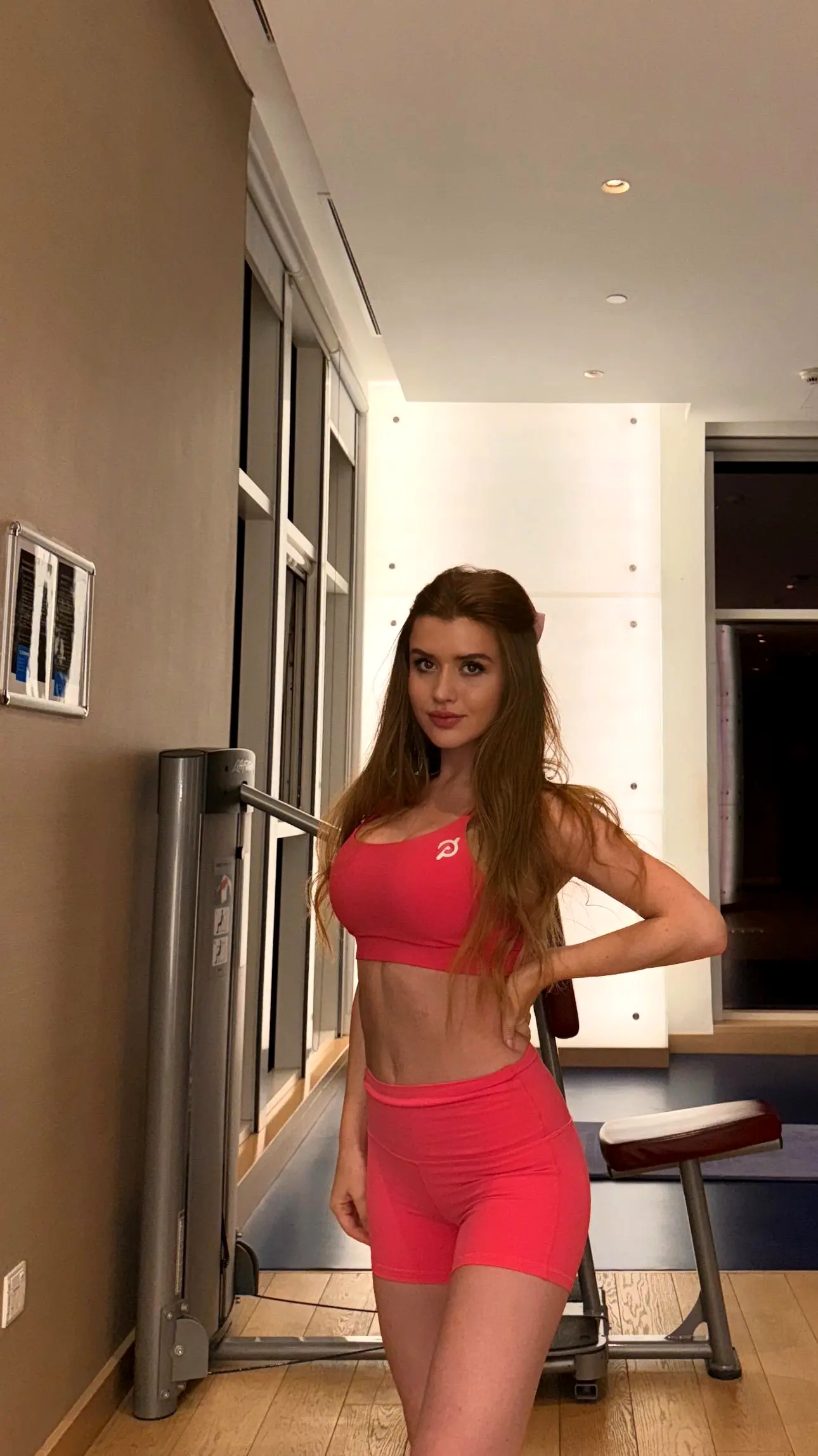 Liza - Escorte - №3515, Height: 174, Age: 24, Weight: 55