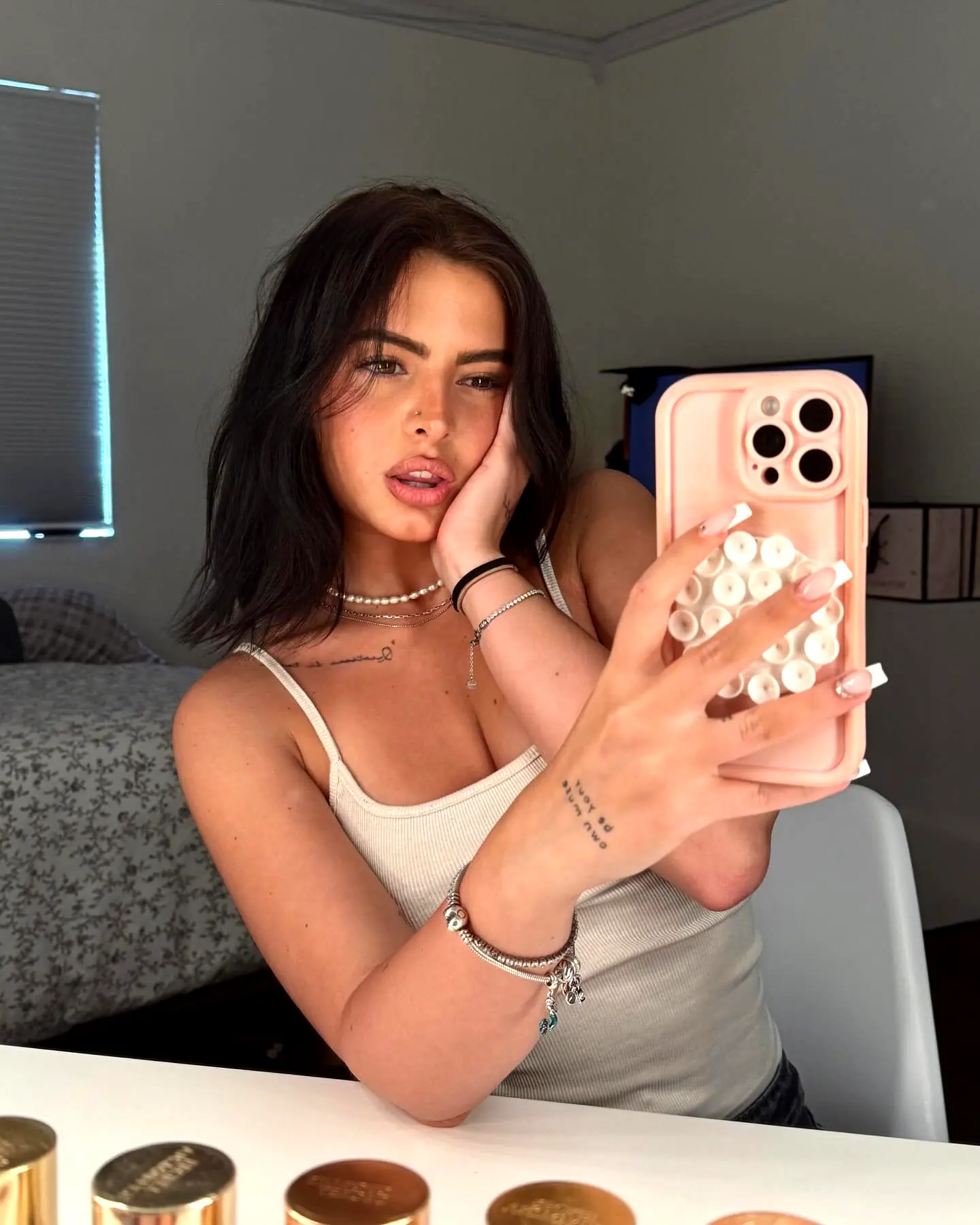 Seila - Escorte - №3775, Height: 158, Age: 23, Weight: 54